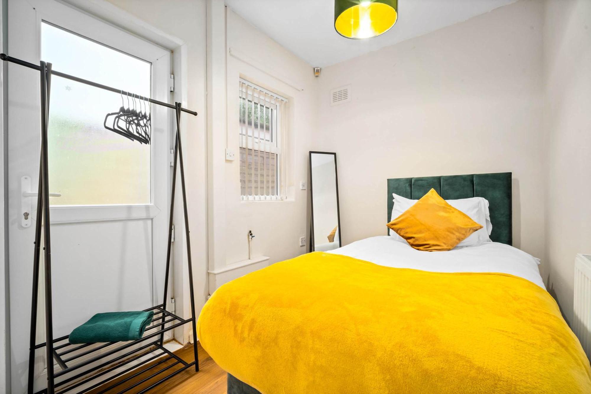 3 Bed House For Contractors & Families And Free Parking Villa Birmingham Kültér fotó
